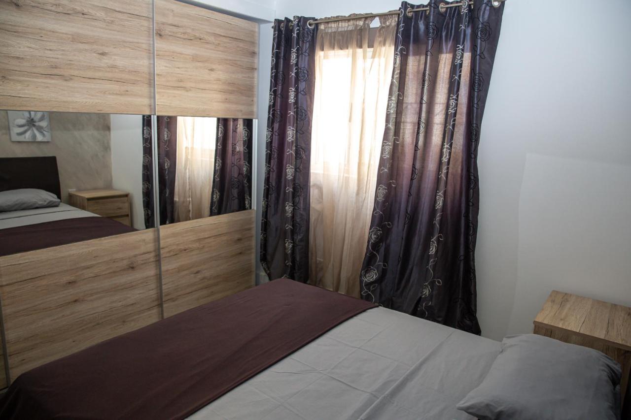 Apartamento Dolmen Court Flat 10, Qawra Bahía de San Pablo Exterior foto